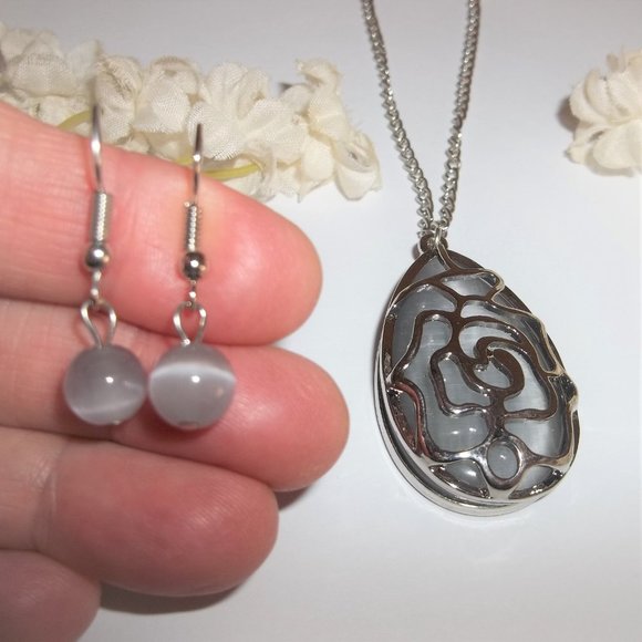 Gray and Silver Earring and Long Necklace Jewelry Coordinating Set Lot Pair A536 - Picture 8 of 8